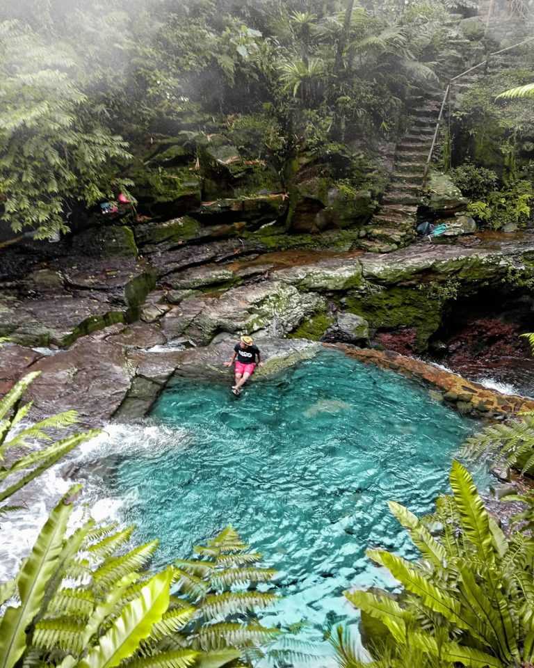 Villa Dekat Curug Pangeran: Rehat di Pelukan Alam yang Hijau 